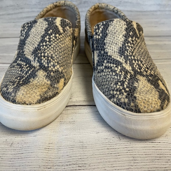Vince Camuto Korli Snakeskin slip on - Picture 13 of 15